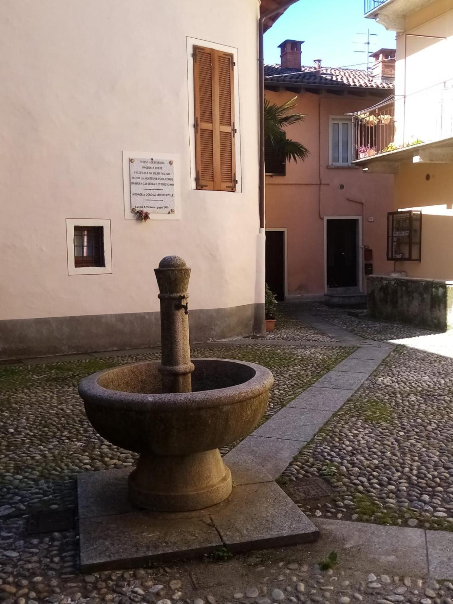 Casa Vacanze Scent Of Roses Verbania Exterior foto